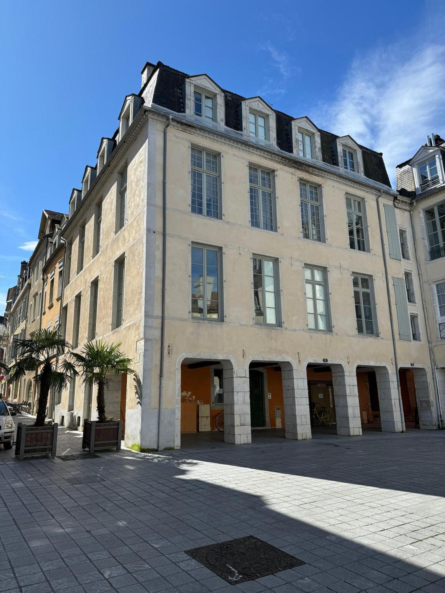 Wonderhost, Bois Et Pierre En Coeur De Ville Pau Exterior foto